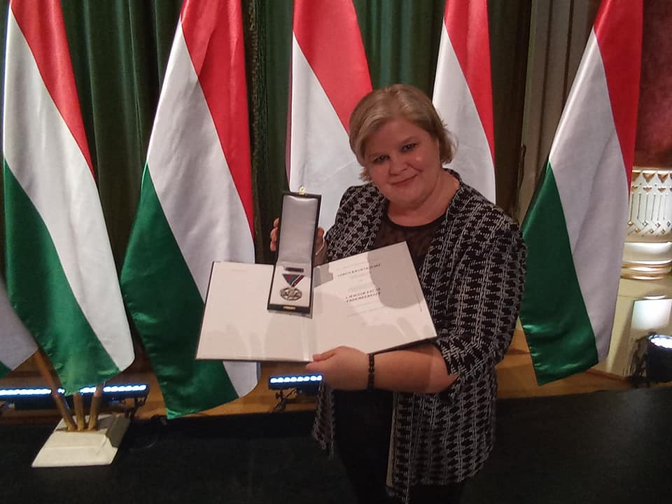 Gimesi-Kramár Judit Magyar Ezüst Érdemkereszt kitüntetésben részesült borítóképe